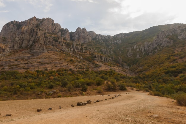 Valle e rocce vicino a Demerdzhi Rocks