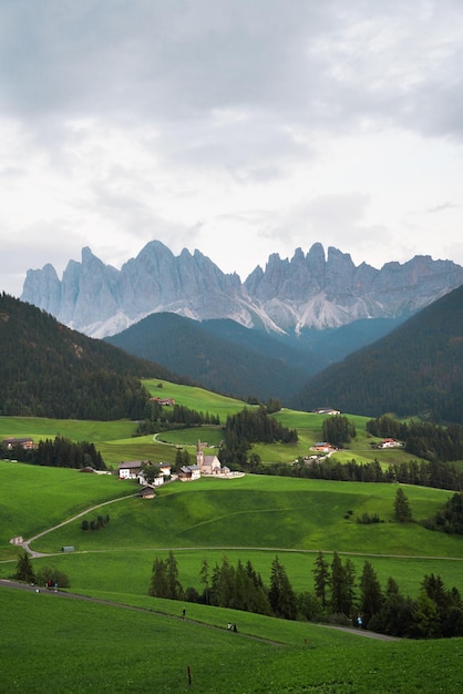 Valle nelle Alpi Dolomitiche in Italia