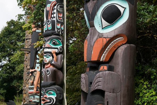 VANCOUVER CANADA 12 SETTEMBRE 2018 Totem delle Prime Nazioni in Stanley Park Vancouver Canada