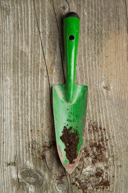 Vanga da giardino con terreno