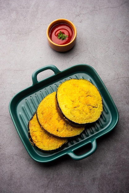 Vangyache Kaap o Melanzane croccanti fritte in padella, ricetta indiana per contorno