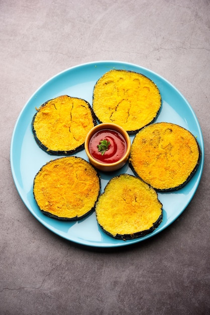 Vangyache Kaap o Melanzane croccanti fritte in padella, ricetta indiana per contorno