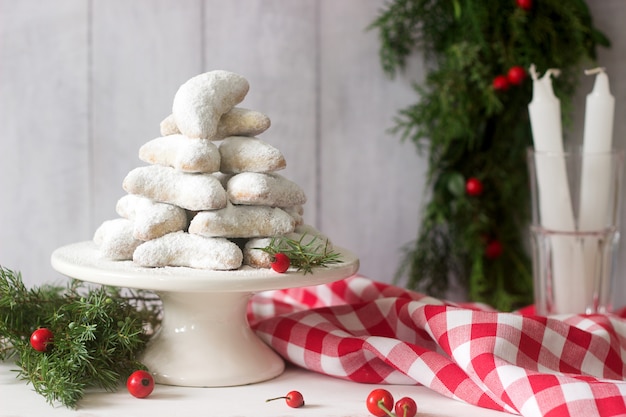 Vanilkipferl - mezzaluna alla vaniglia, biscotti tradizionali di Natale in Germania, Austria, Repubblica Ceca. Biscotti fatti in casa