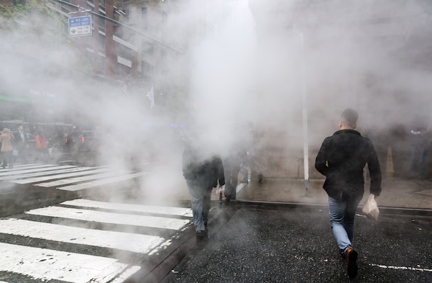 Vapori dalla strada sotterranea a New York