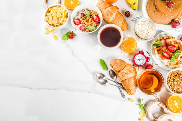 Vari cibi per la colazione del mattino