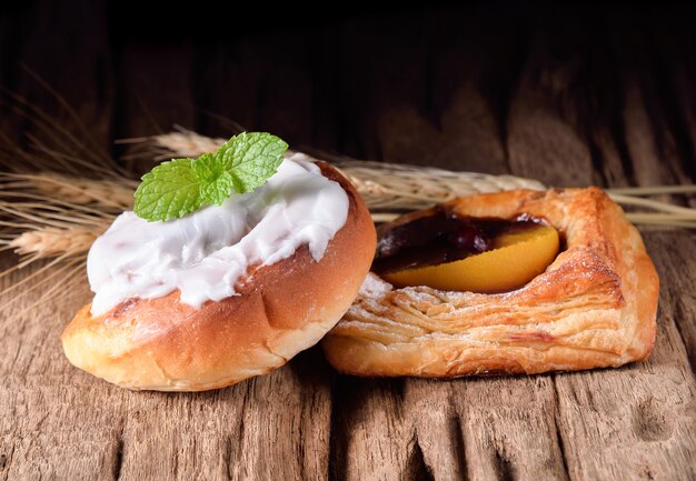 Vari tipi di pane su legno