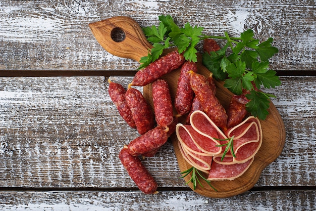 Vari tipi di salumi italiani. Vista dall&#39;alto