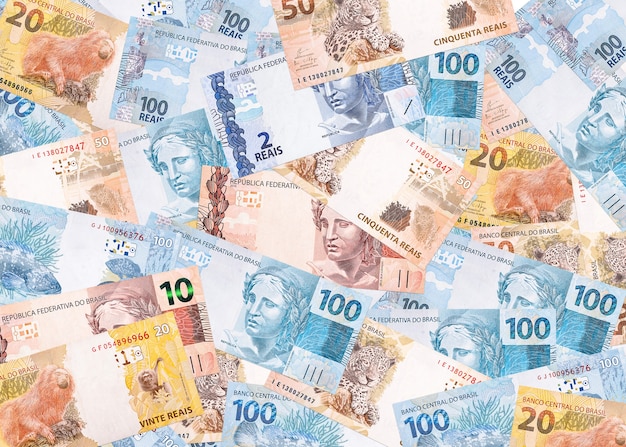 Varie banconote dei soldi del Brasile, banconote reali nella struttura e nella superficie