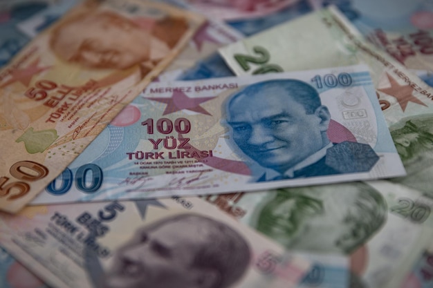Varie banconote in lire turche
