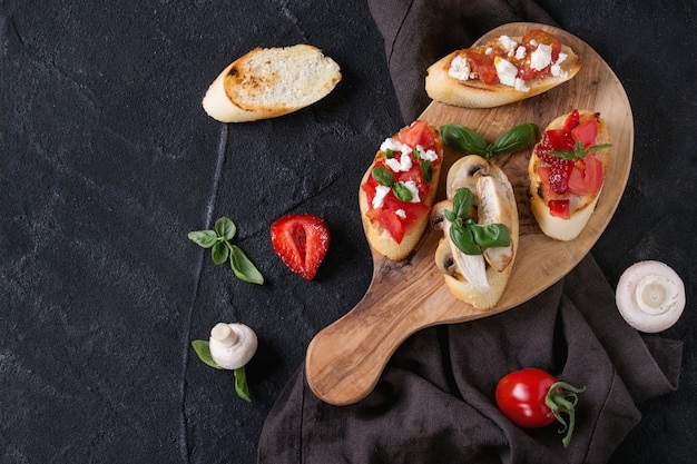 Varie di bruschetta