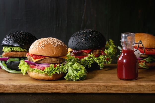 Varietà di hamburger fatti in casa