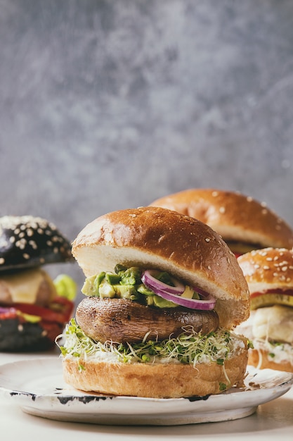 Varietà di hamburger fatti in casa