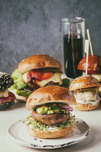 Varietà di hamburger fatti in casa