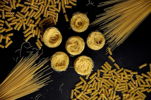 Varietà di pasta di cottura della pasta vista dall'alto