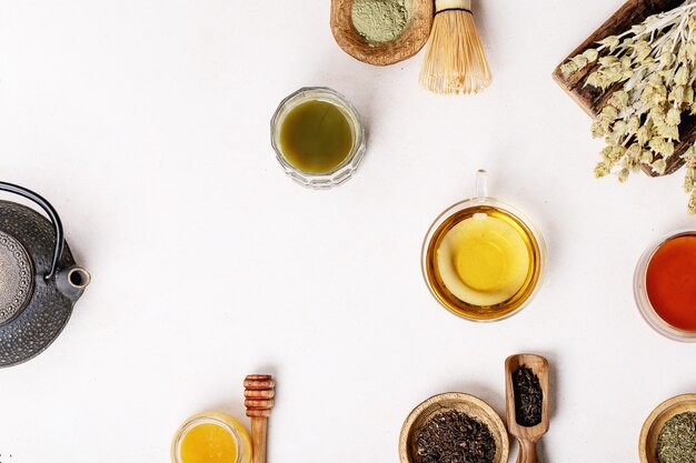 Varietà di tè verde, nero e matcha