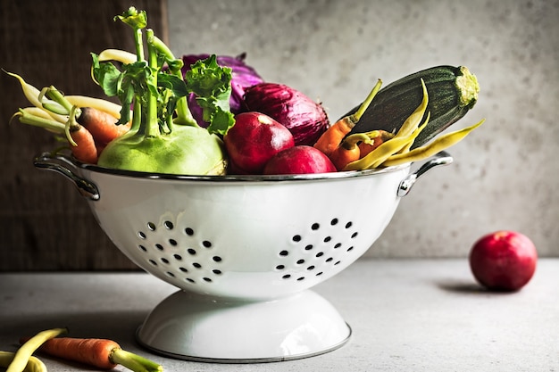 Varietà di Verdure Fresche in Colino