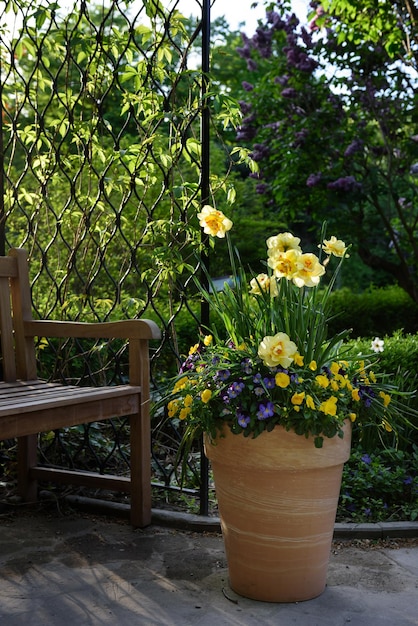 Vaso di fiori con diversi