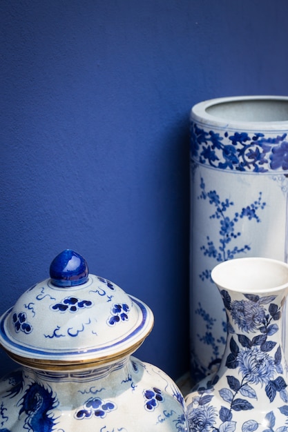 Vaso in ceramica stile antico blu e bianco