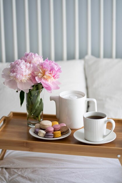 Vassoio con colazione a letto