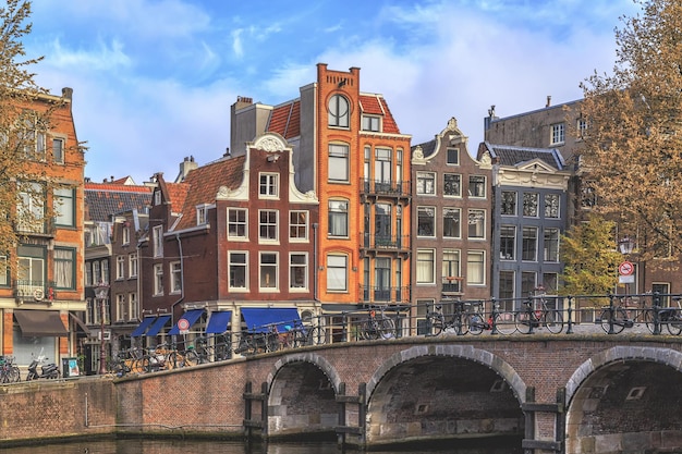 Vecchi edifici tradizionali ad Amsterdam