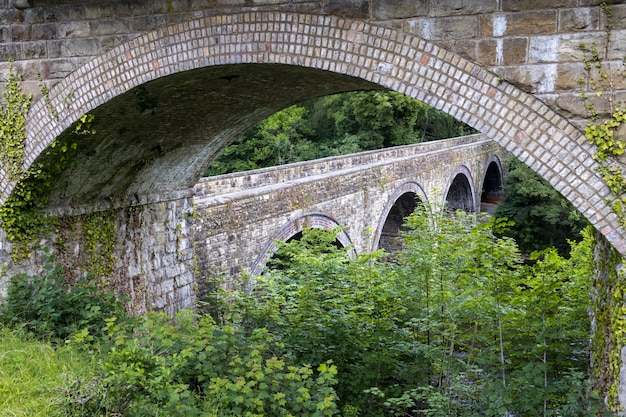 Vecchi ponti in pietra a Berwyn, Wales