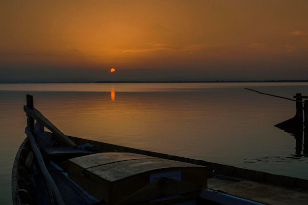 vecchia barca nel lago Albufera di Valencia, in Spagna