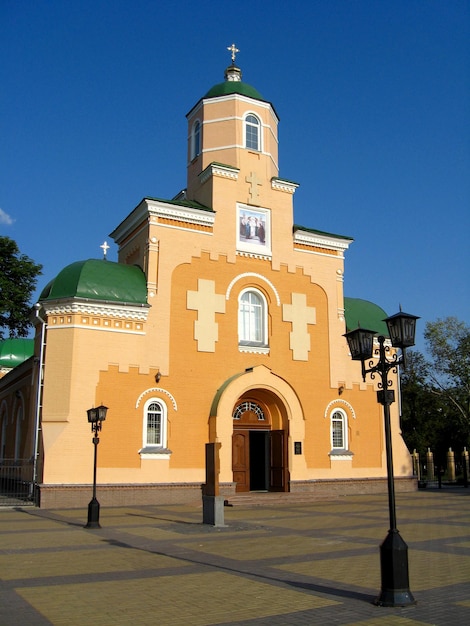 vecchia bella chiesa Sretenska restaurata a Priluky