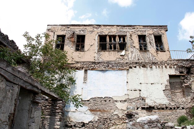 Vecchia casa di pietra abbandonata in Turchia