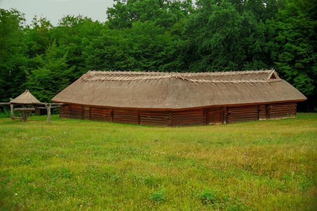 Vecchia casa in legno. Architettura europea