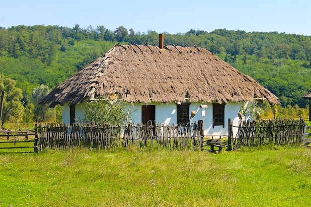 Vecchia casa rurale tradizionale ucraina