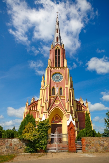 Vecchia chiesa cattolica in Herviaty, Bielorussia