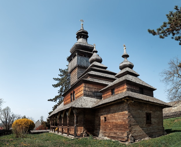 Vecchia chiesa di legno a Uzhgorod, Ucraina. Chiesa greco-cattolica del Santissimo Arcangelo Michele costruita nel 1777 senza chiodi di ferro