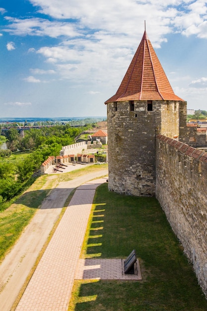 Vecchia fortezza nella città di Bende sul fiume Dniester Transdniestria 25 maggio 2018 Città entro i confini della Moldavia sotto il controllo della Repubblica non riconosciuta della Transdniestria in una giornata di sole estivo