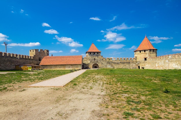 Vecchia fortezza nella città di Bende sul fiume Dniester Transdniestria 25 maggio 2018 Città entro i confini della Moldavia sotto il controllo della Repubblica non riconosciuta della Transdniestria in una giornata di sole estivo