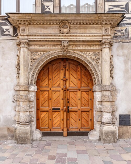 Vecchia porta di legno