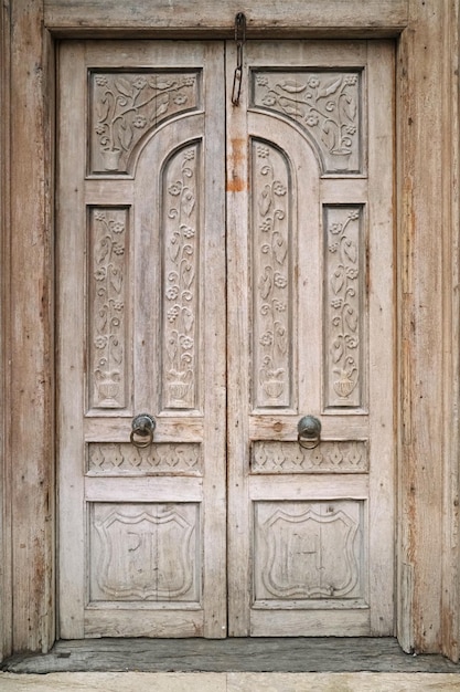 Vecchia porta vintage tailandese