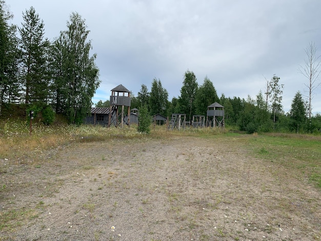 Vecchia prigione all'aperto del campo di concentramento militare per prigionieri
