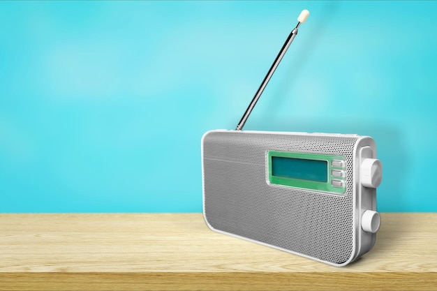 Vecchia radio retrò sullo sfondo