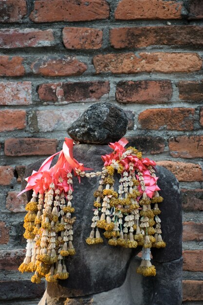 Vecchia statua di buddha