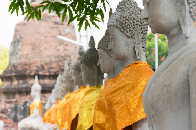 Vecchia statua di Buddha