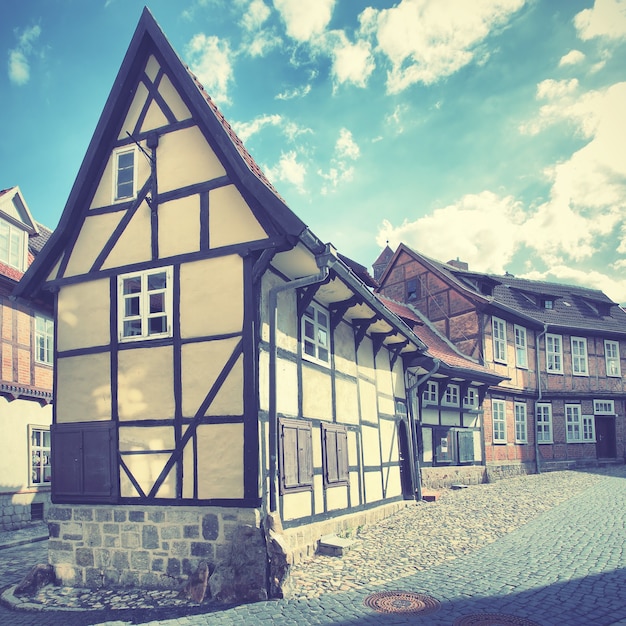 Vecchia strada a Quedlinburg, Germania. Immagine filtrata in stile retrò