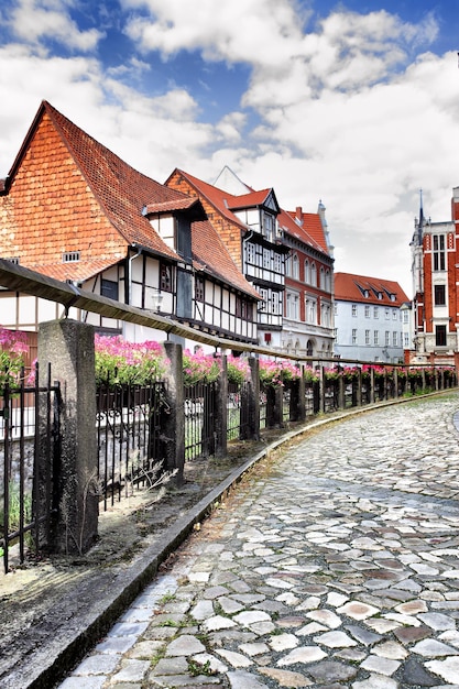 Vecchia strada nella città di Quedlinburg in Germania