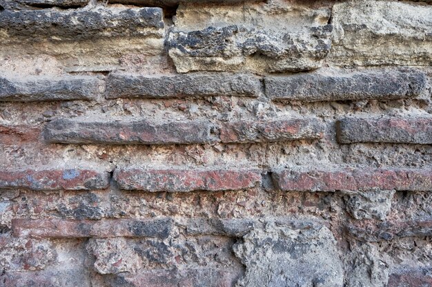 Vecchia struttura del muro di mattoni di pietra si chiuda.