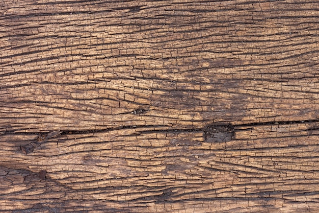 Vecchia superficie di legno incrinata con motivo naturale