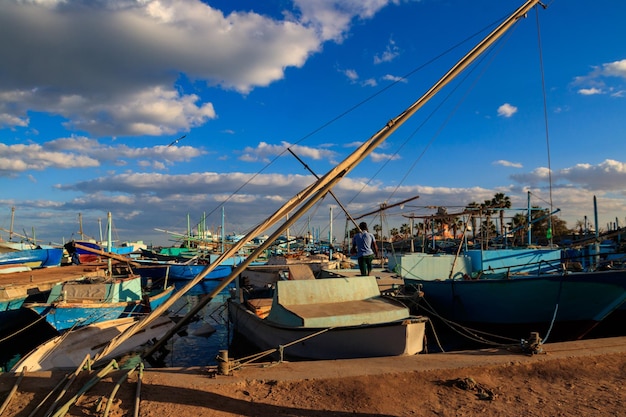 Vecchie barche da pesca nel porto marittimo di Hurghada, Egitto