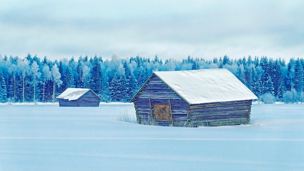 Vecchie case del fienile nell'inverno della neve a Natale, in Finlandia, Lapponia