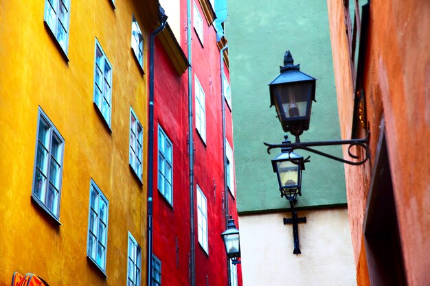 Vecchie case variopinte di Colorfu nel distretto di Gamla Stan di Stoccolma, Svezia. DOF poco profondo!