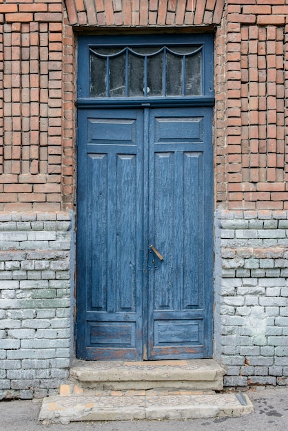 Vecchie porte in legno vintage