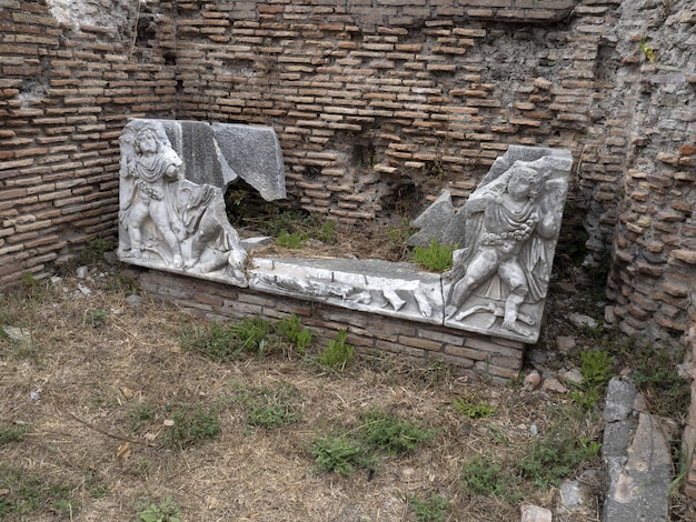 Vecchie rovine archeologiche dell'antica Ostia