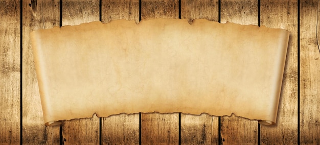 Vecchio banner orizzontale di carta Rotolo di pergamena su una tavola di legno